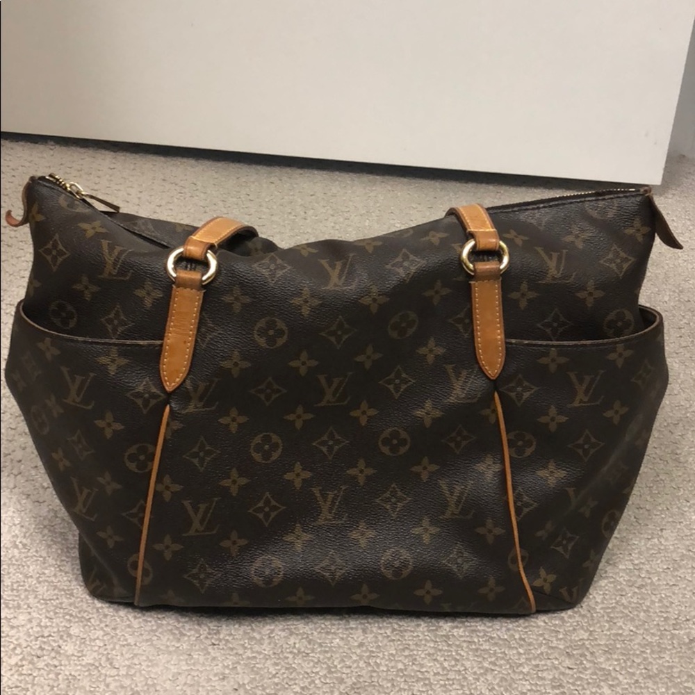 LV purse